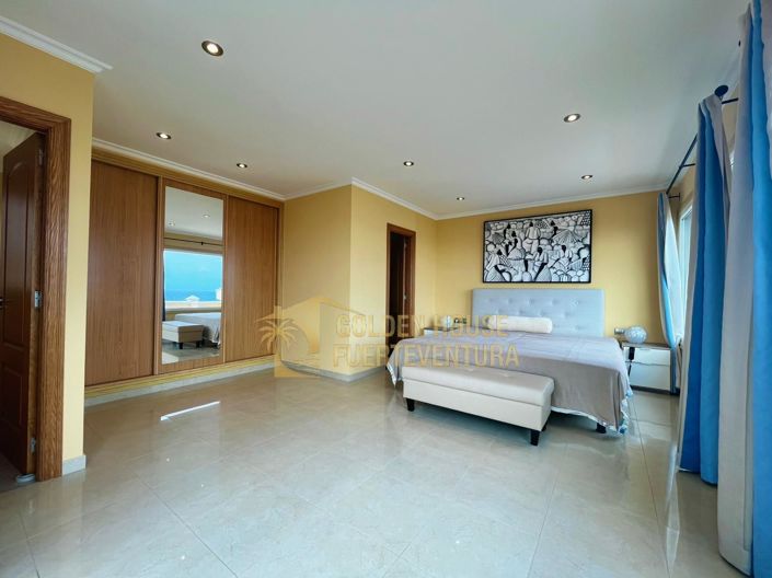 Image No.10-5 Bed Property for sale