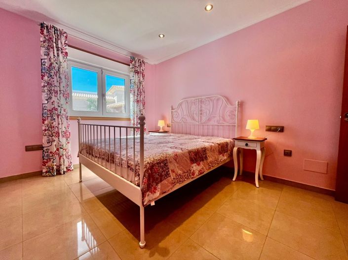 Image No.14-5 Bed Property for sale