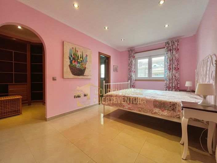 Image No.16-5 Bed Property for sale