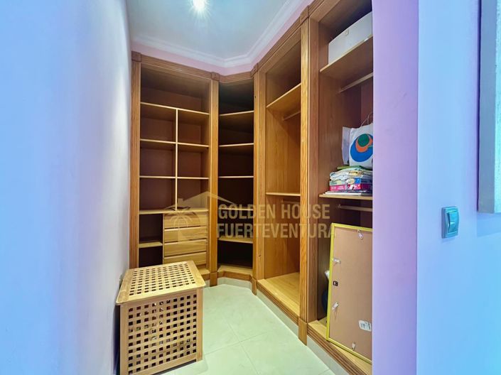 Image No.17-5 Bed Property for sale