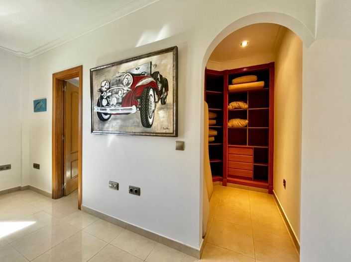 Image No.17-5 Bed Property for sale