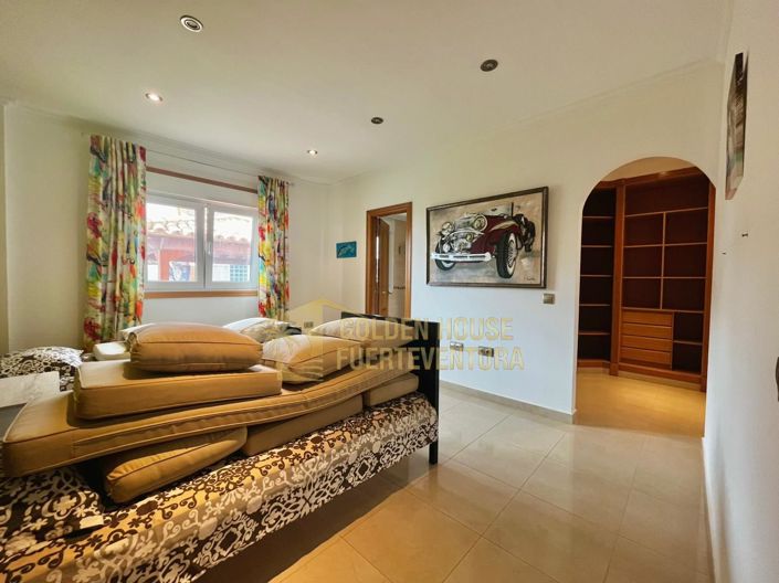 Image No.18-5 Bed Property for sale