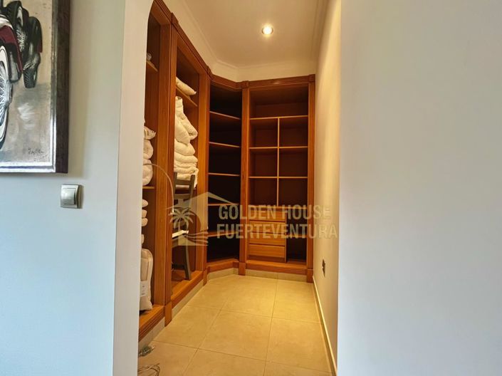 Image No.19-5 Bed Property for sale