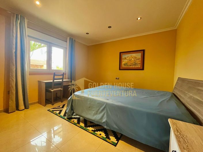 Image No.20-5 Bed Property for sale