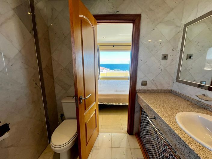 Image No.21-5 Bed Property for sale