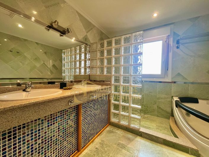 Image No.23-5 Bed Property for sale