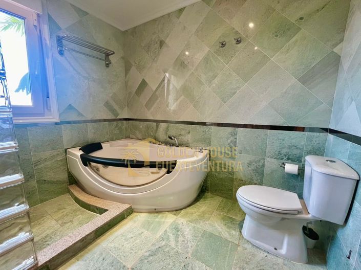 Image No.24-5 Bed Property for sale