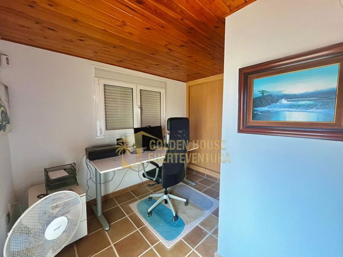 Image No.28-5 Bed Property for sale