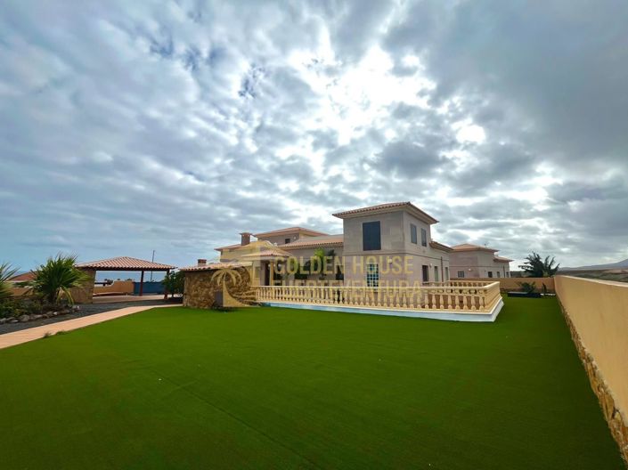 Image No.41-5 Bed Property for sale