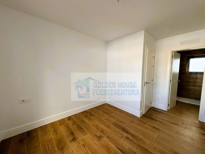 Image No.12-2 Bed Property for sale