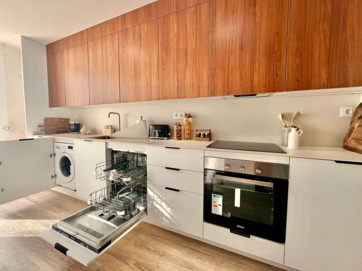 Image No.10-3 Bed Property for sale