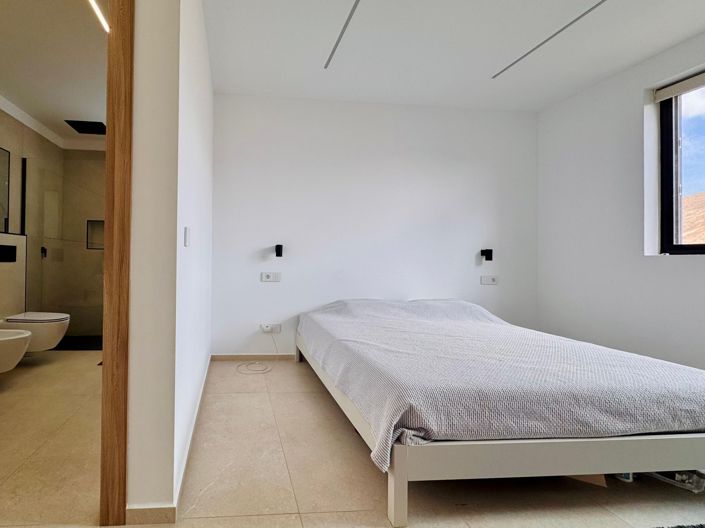 Image No.14-3 Bed Property for sale