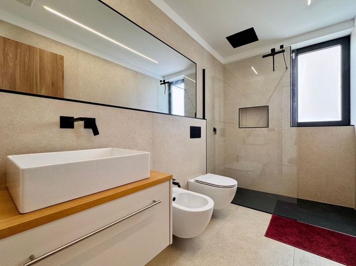 Image No.21-3 Bed Property for sale