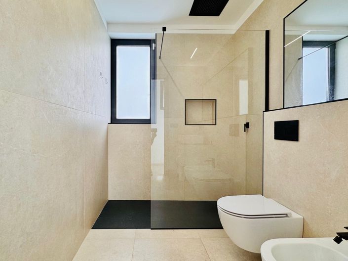 Image No.22-3 Bed Property for sale