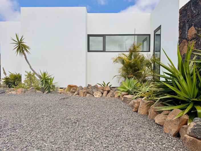 Image No.26-3 Bed Property for sale