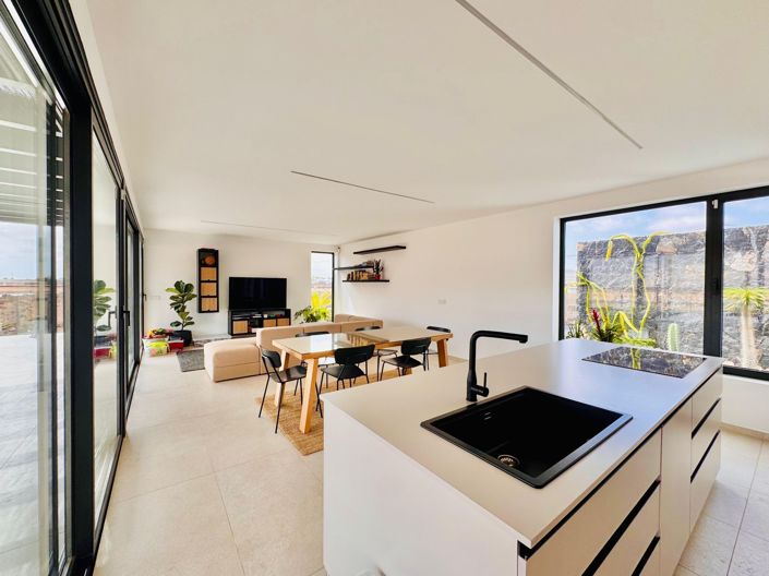 Image No.6-3 Bed Property for sale