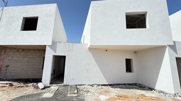 Image No.17-3 Bed Property for sale