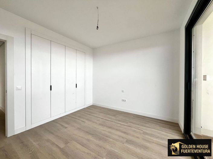 Image No.11-2 Bed Property for sale