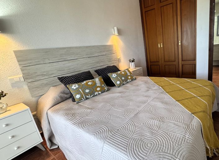 Image No.11-3 Bed Property for sale