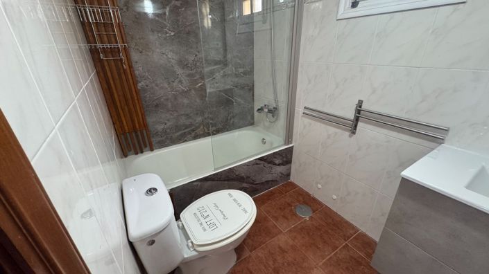 Image No.19-3 Bed Property for sale