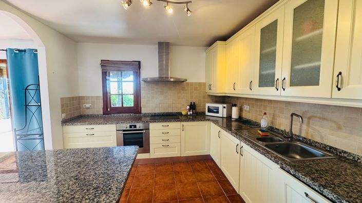 Image No.16-3 Bed Property for sale