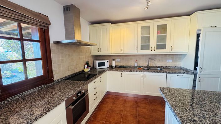 Image No.17-3 Bed Property for sale