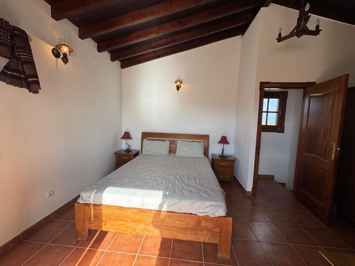 Image No.25-3 Bed Property for sale