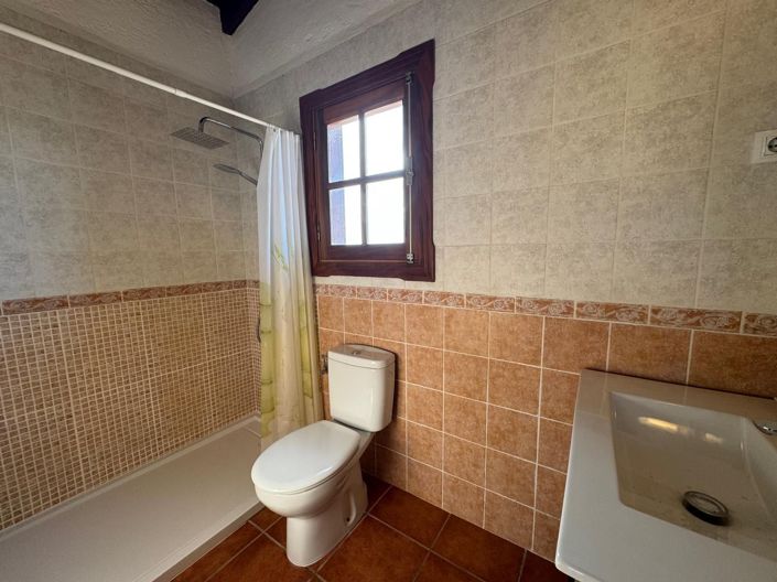 Image No.26-3 Bed Property for sale