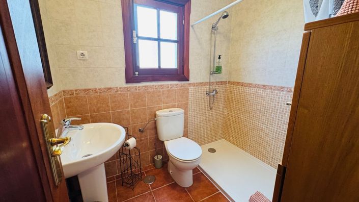 Image No.34-3 Bed Property for sale