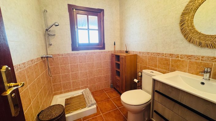 Image No.35-3 Bed Property for sale