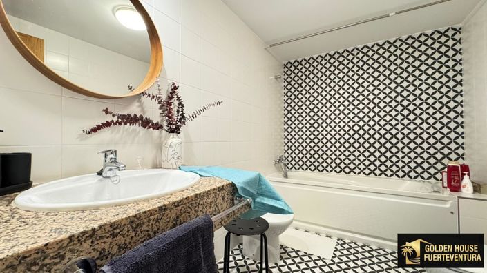 Image No.15-3 Bed Property for sale