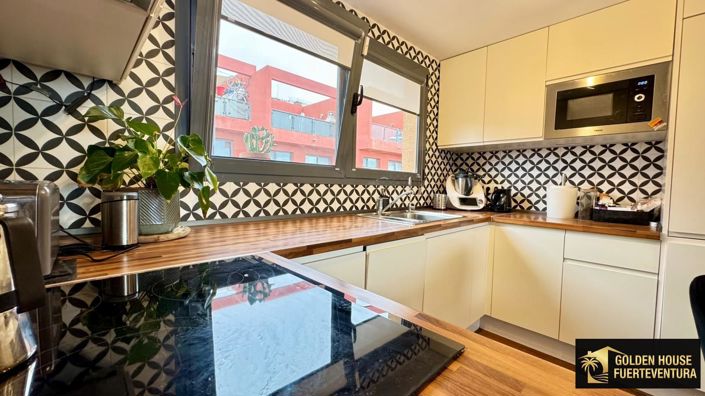 Image No.6-3 Bed Property for sale