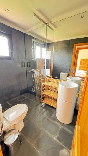 Image No.11-3 Bed Property for sale