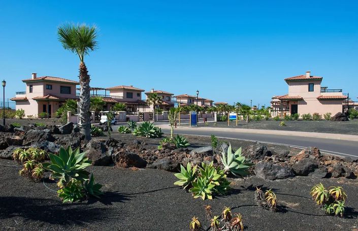 Image No.14-3 Bed Property for sale