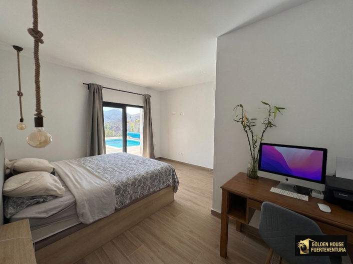 Image No.11-3 Bed Property for sale