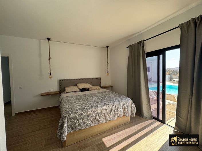 Image No.12-3 Bed Property for sale