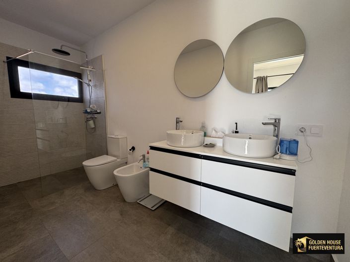 Image No.20-3 Bed Property for sale