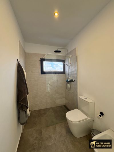 Image No.23-3 Bed Property for sale