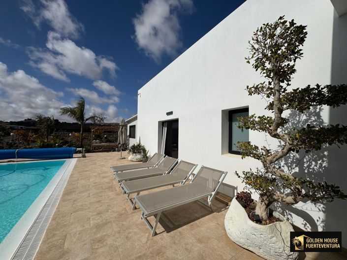 Image No.27-3 Bed Property for sale