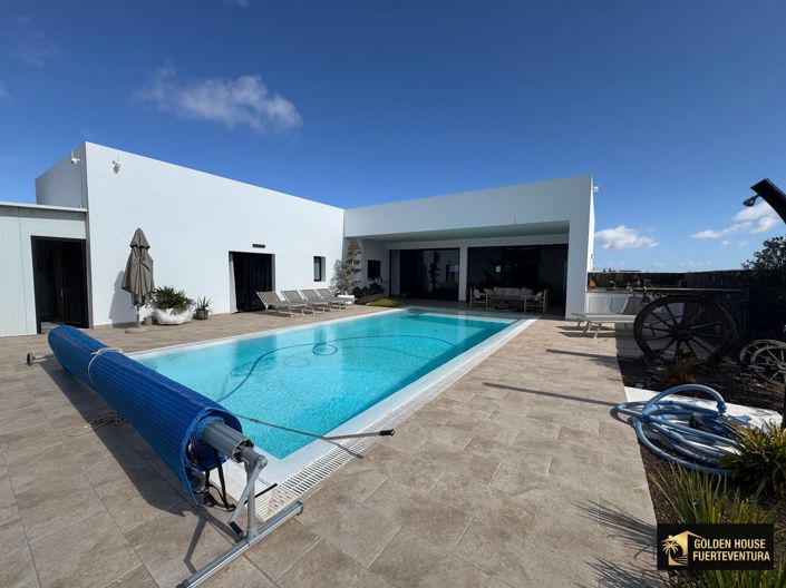 Image No.28-3 Bed Property for sale