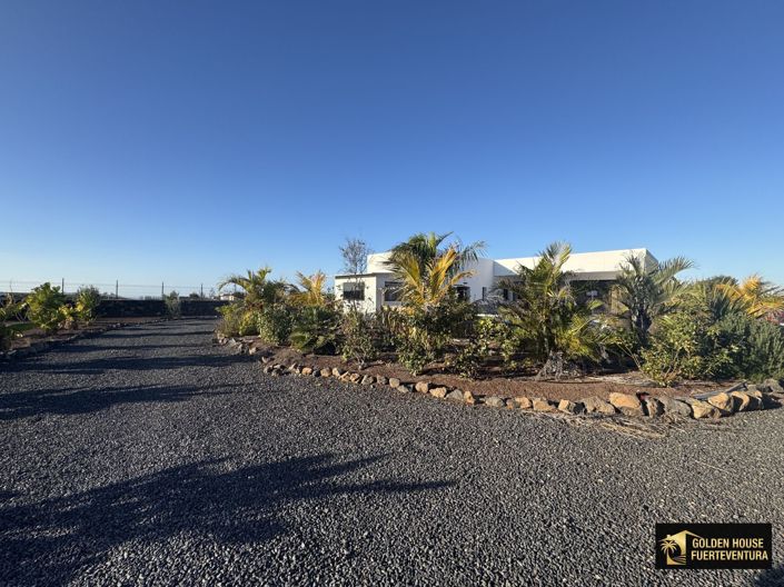 Image No.37-3 Bed Property for sale