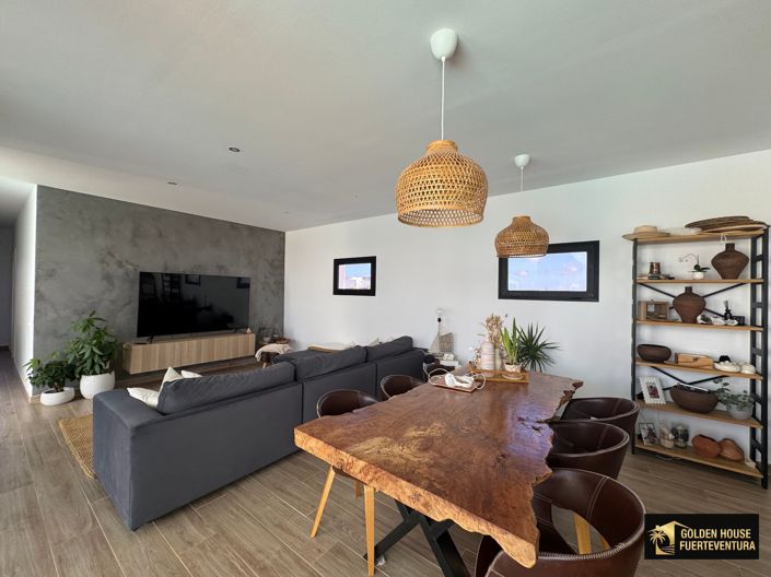 Image No.8-3 Bed Property for sale