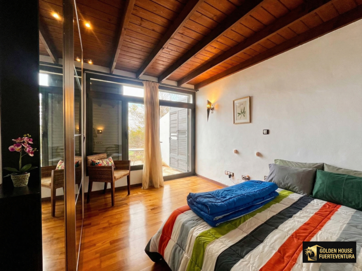 Image No.11-6 Bed Property for sale