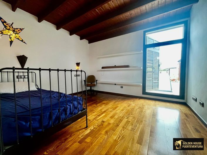 Image No.13-6 Bed Property for sale