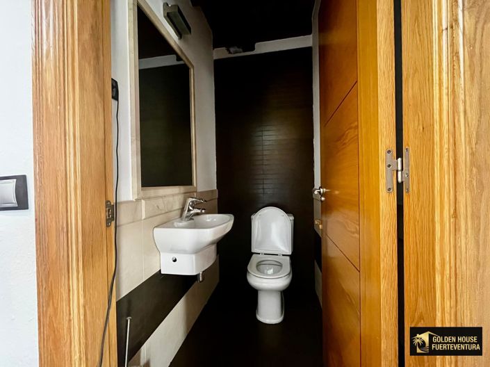 Image No.17-6 Bed Property for sale