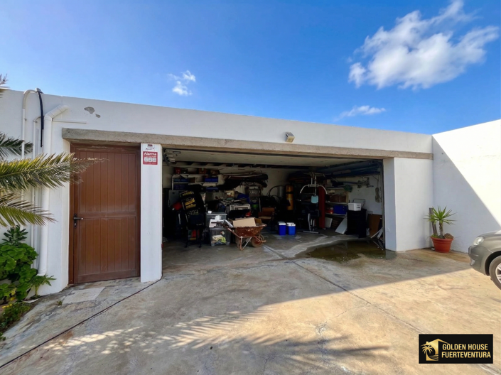 Image No.22-6 Bed Property for sale