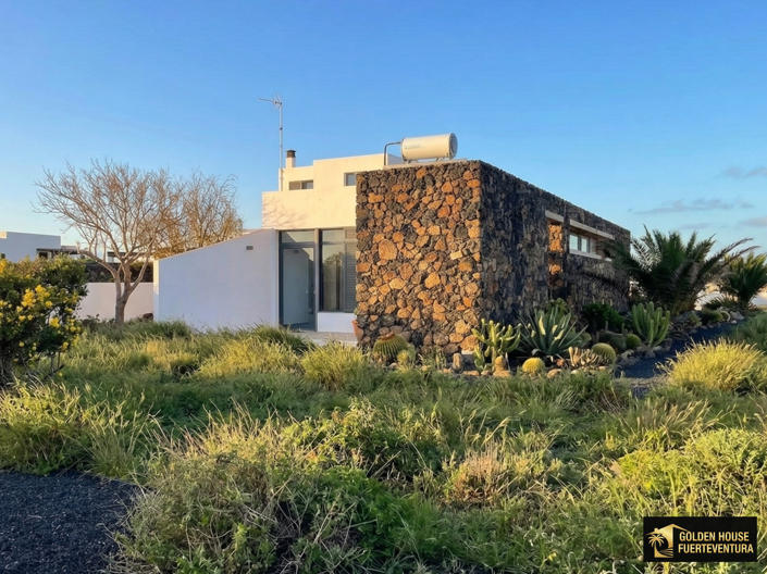 Image No.24-6 Bed Property for sale