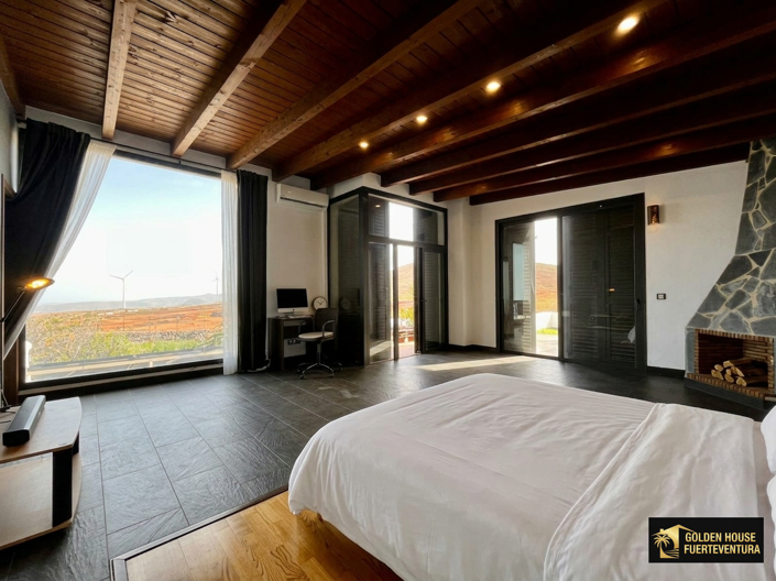 Image No.6-6 Bed Property for sale