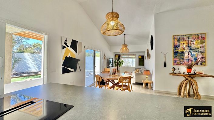 Image No.17-3 Bed Property for sale