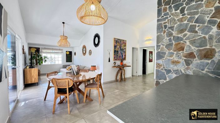 Image No.8-3 Bed Property for sale